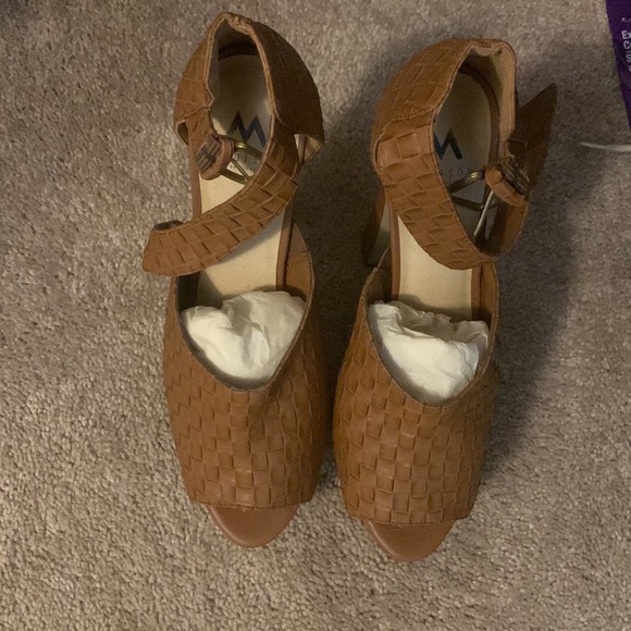Meet Sexy Madison by ShoeDazzle!High Heel Platform Shoe ready to steal the show. - Picture 4 of 5